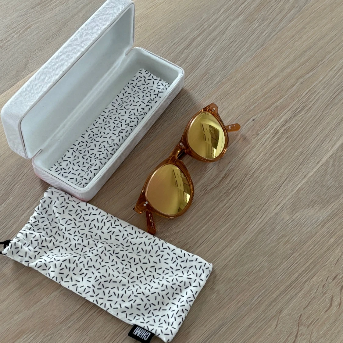 Solglasögon från Chimi.  - 1