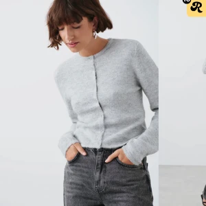 Stickad kofta - Populär stickad kofta från Gina tricot. Aldrig använd, då den är för stor för mig. Nypris 399. 