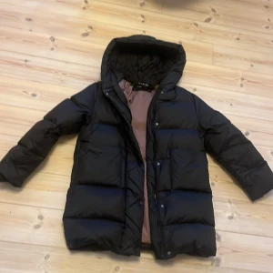 Zara jacka  - Svart jacka från Zara i bra skick. 