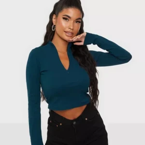 half zip top - Mörkblå croppad half zip top från nelly, kommer inte till användning