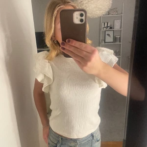 Ribbad volang topp - En ribbad volang topp. Öppen för prisförslag🎀