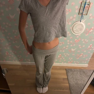 T shirt - Så fint linne från brandy meville med V ringad krage💓❤️