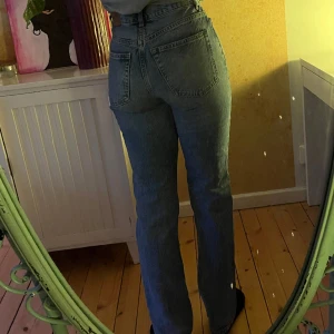 Lose fit jeans - Nästan helt nya, i bra skick