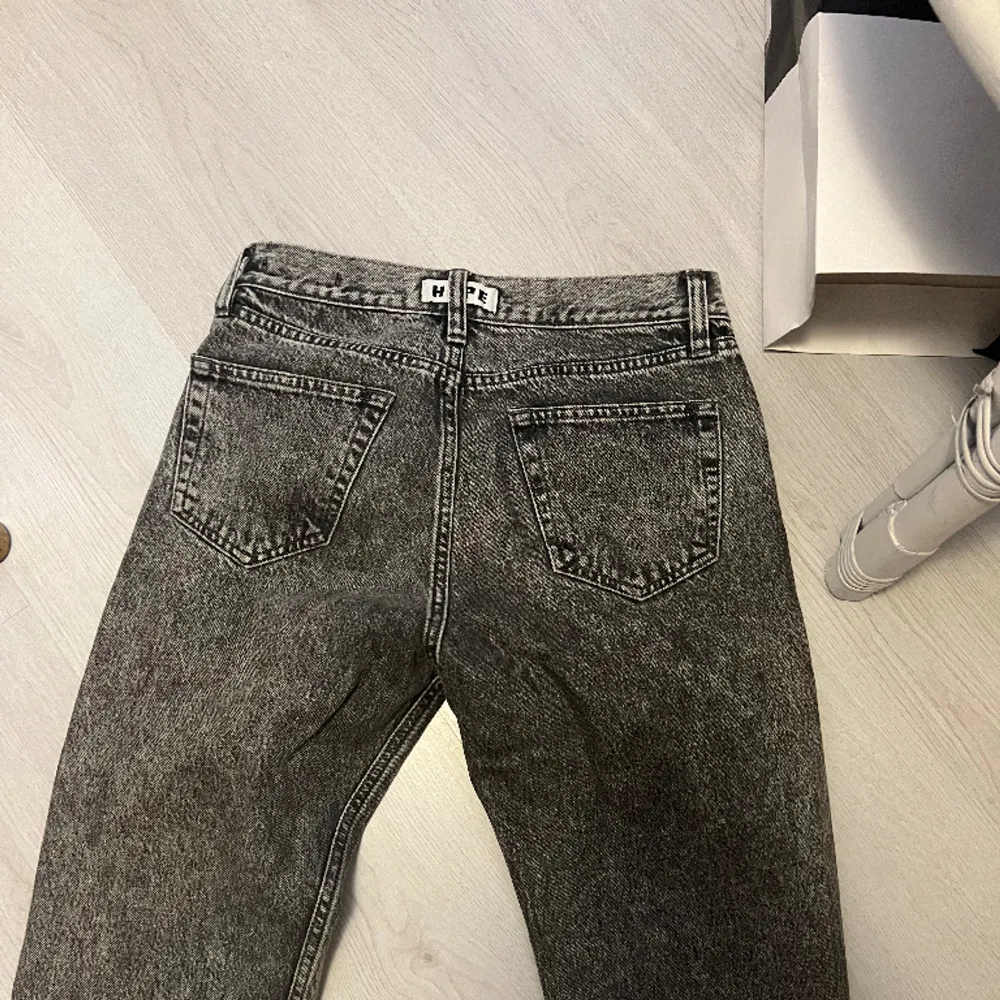  Unisex jeans från HOPE  Ny pris på dessa -1799 Mitt pris -499kr. Jeans & Byxor.