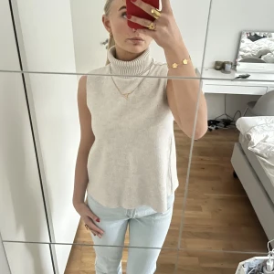 Stickad Polotröja - Jättefin Beige polotröja 