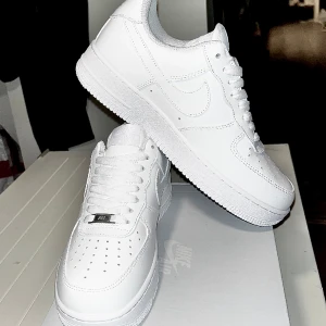 Nike Air Force 1 Stl.42 - Stl. 42 Nya/oanvända  Box medföljer 999kr