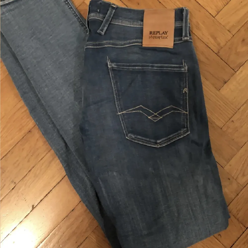 Otroligt snygga Replay anbass jeans hyperflex i storlek 30/30👖(knappt använda) skriv vid frågor och funderingar!. Jeans & Byxor.