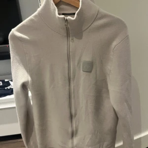 Cp Company kofta - Cp company kofta som är i otroligt bra skick. Inga defekter. Kom privat med förslag eller frågor!