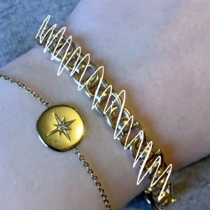 Armband  - Supergulligt armband som inte kommer till användning. Frakt tillkommer på 17kr 💕
