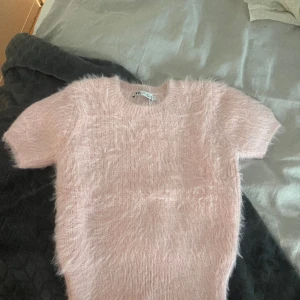 Tröja från zara  - Säljer denhär nya tröjan som inte passar tyvärr ❤️ den är endast testad ❤️
