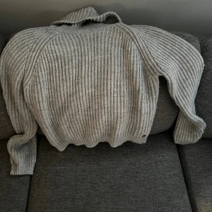 Stickad tröja  - 158/164, i gott skick lite nopprig