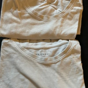 Pier One t-shirts - 2 t-shirts från pier one som ba ska rensas, storlek S säljer av både tillsammans för billigt pris 