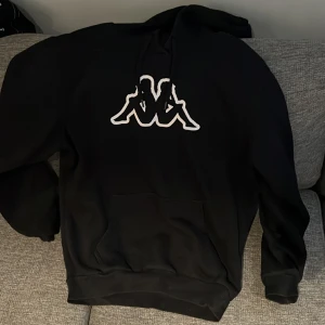 Kappa hoodie - XXL men mer som en XL, gott skick 