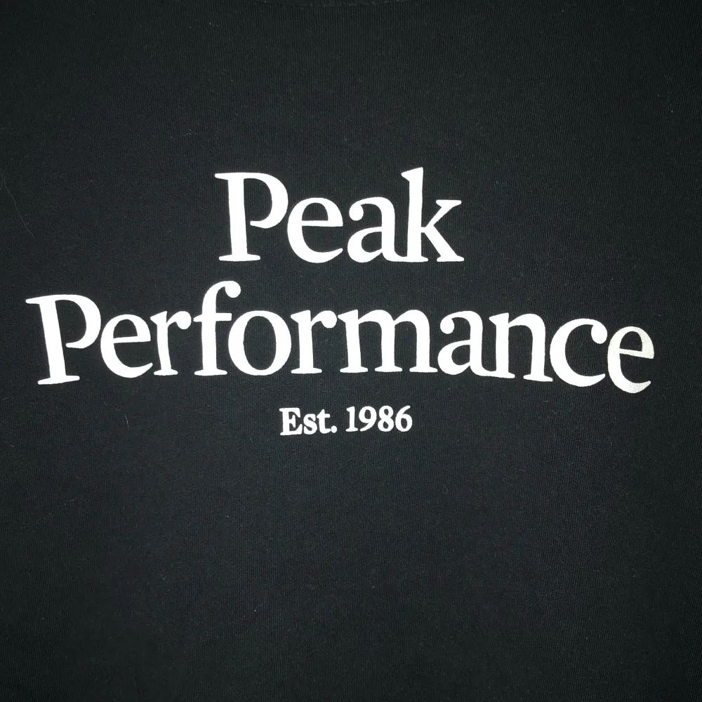 Peak performance t-Shirt.. i fint skick. . T-shirts.
