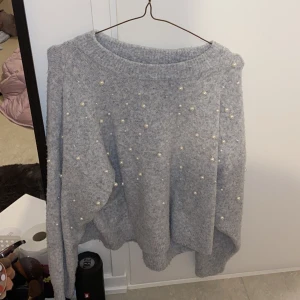 Stickad tröja med pärlor - Den är jätte bekväm, pärlorna stör ej!