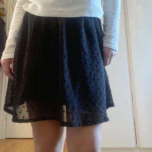 Svart kjol - Svart kjol från Hm i storlek xs❣️
