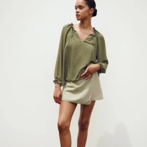 Zara blus - Så fin blus från zara, säljs inte längre!💗