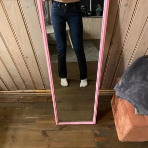 Jeans - Ganska taighta jeans men inte skinny, från jbrand i storlek 27, basic jeans med snygg färg. 