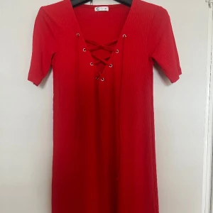 Rödklänning  - Oanvänd sommar klänning xs-s