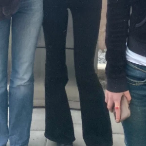 Lågmidjade jeans från crocker - Jätte fina crocker jeans lågmidjade svarta bootcut pris kan diskuteras 