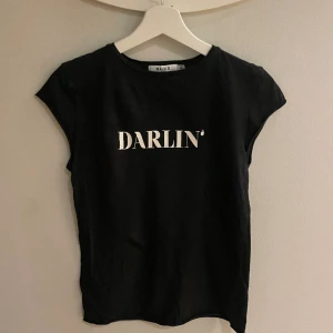 T-shirt från NA-KD, storlek xs - Knappt använd, i ny skick 