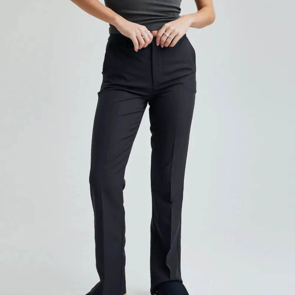 Fina kostymbyxor från bikbok ❤️‍🔥. Jeans & Byxor.