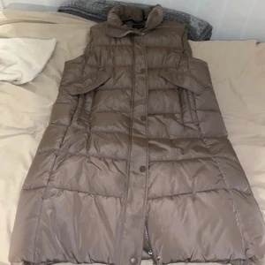 Väst - Beige väst dam strl L aldrig använd