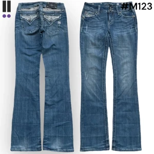 Miss me Low waist jeans  - Säljer ett par svin snygga Low waist jeans från miss me💕Säljer pågrund av att jag inte använder dom längre. Ställ frågor om du undrar något, använd gärna köp direkt. Köpta från BenimDenim, deras bilder💕