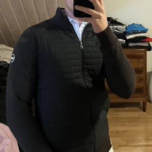 Cardigan - Cardigan från colmar i storlek M sitter mer som en S. Ärmarna är lite solblekta därav de billiga priset. 400 kr eller bud. Skriv om ni har frågor.