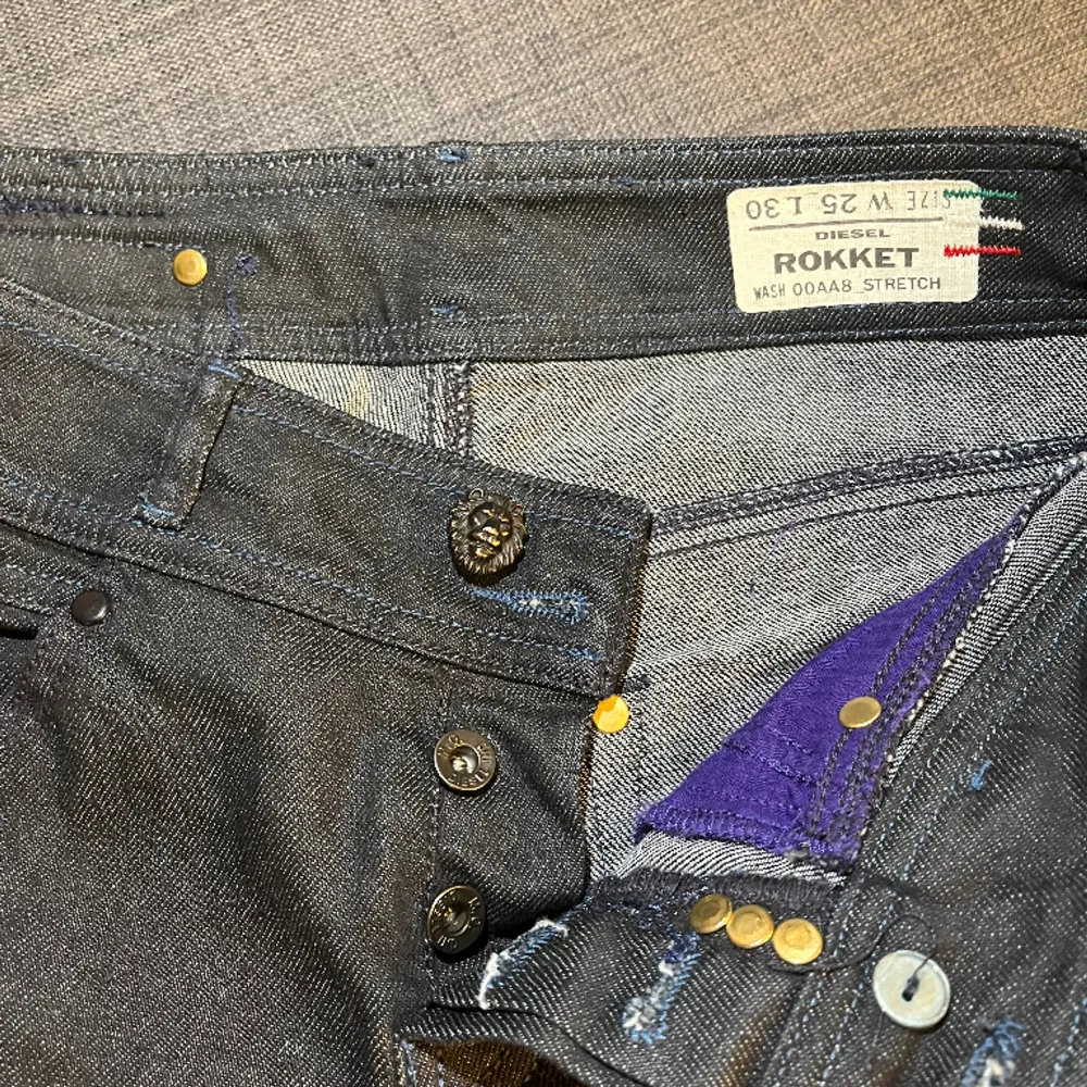 Skitsnygga jeans för känner att dom inte kommer till användning. Skriv för fler bilder💕💕💕innerbenslägnd 79cm. Jeans & Byxor.