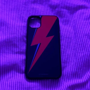 Mobilskal iPhone 11 - knappt använt, som nytt!!💞