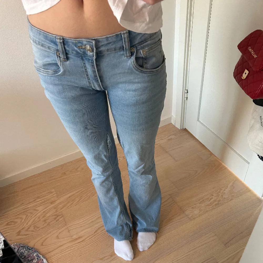 Jeans från lager 157 som jag själv sytt ner till lågmidjade. Är i storlek men passar mig som vanligtvis har S. Jeans & Byxor.