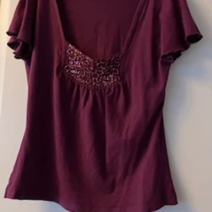 Festlig topp  - Fin och festlig topp. Nyskick.