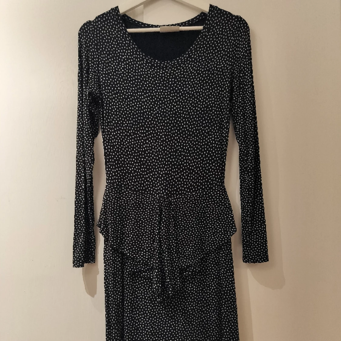 Prickig klänning Ganni