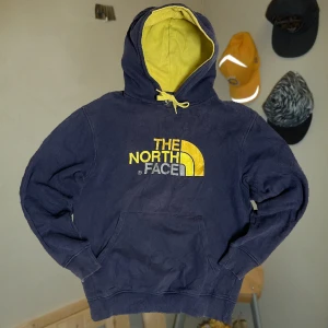 Vintage The North Face Hoodie - 👤Check out 1998coffeeshop on Instagram 🌍📦Items shipped within 4 days  ♻️This item is preloved - meaning it is fully sustainable, second hand may show minor signs of wear. Obvious ones will be stated. 📸Any further questions do not hesitate to ask.