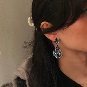 Blåa vintage örhängen  - D