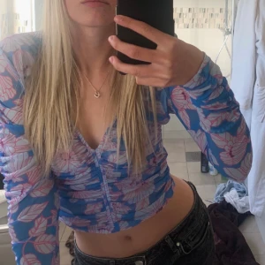 Sommar topp - Säljer denna jätte fina toppen då den inte används längre!💖 den är i jätte fint skick 