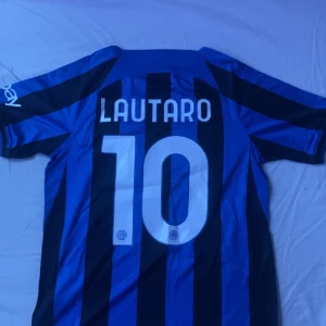 Inter fotbollströja - Lautaro Martinez tröja storlek S helt ny och helt oanvänd 