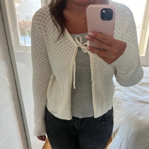 Söt kofta - Vit söt kofta i storlek S⭐️ Skriv vid frågor!