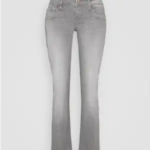 säljer mina älskade populära ltb jeans!! HELT SLUTSÅLDA!  andvänt de 2 gånger och säljer pga för stora💞💕 (pris kan diskuteras) hör av dig om du vill ha fler bilder 🌴