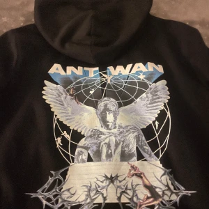Ant wan hoodie - Säljer nu min ant wan hoodie för den kommer ej till användning har endast används två gånger.
