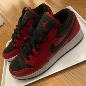 Air Jordans 1 - Air jordans 1 low, använda fåtal gånger. Storlek 39. 