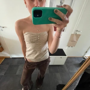 Topp - Söt bandeu med prickar! 