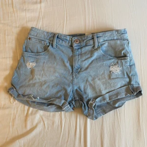 Ljusa shorts  - Ljusblå jeans shorts 