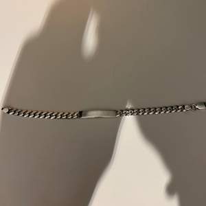 Silver armband från ur&penn, ord pris: 998kr 7mm bred och 19cm lång 