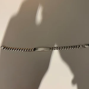 Silver armband  - Silver armband från ur&penn, ord pris: 998kr 7mm bred och 19cm lång 