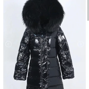 Luxe swe jacka - Köpt för ungefär 5 månader sen, inte min stil längre. Ny pris 3600/säljs för 3000. Pris kan diskuteras. Inga skador på jackan den är i nytt skick. Skriv privat för fler bilder