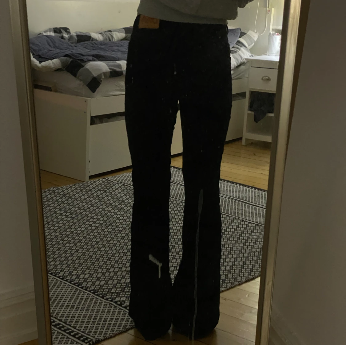 Low waisted svarta byxor.  - 93