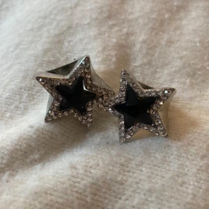 Stjärn ring - Säljer en stjärn ring⭐️ Skriv om ni är intresserade. Om det är flera som är intresserade blir det budgivning /Enya💓
