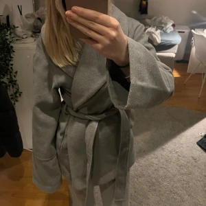 Kappa  - Jätte söt kappa från bikbok i fint skick, säljer då den inte kommer till användning längre💕